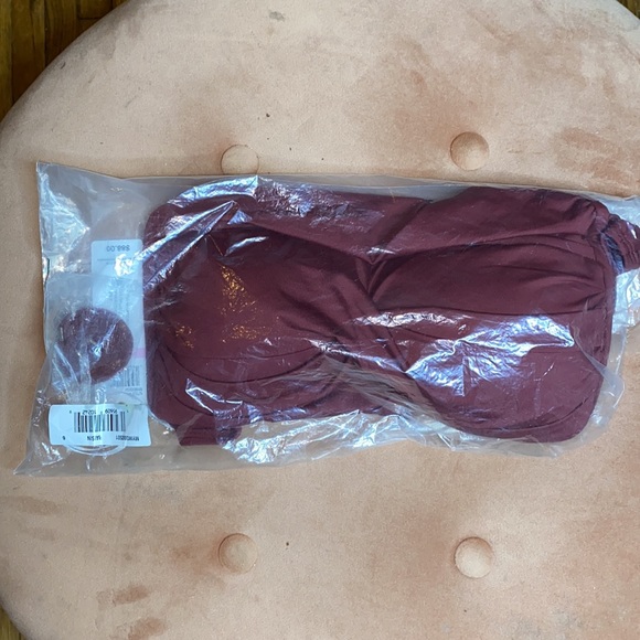 Twist front shirred one piece size 6 burgundy - Picture 8 of 8